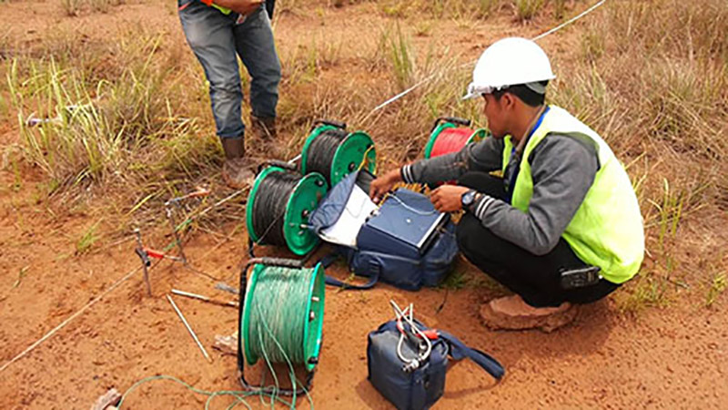Bentangan kabel dan elektroda pada survei geolistrik